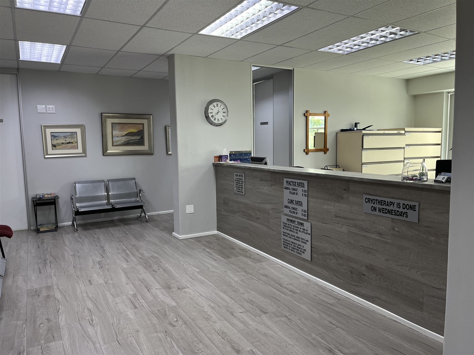 Reception and waiting area at Dr Mark van Niekerk & Associates